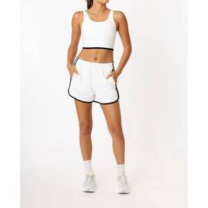 NEW CREAM YOGA kira dolphin shorts in white